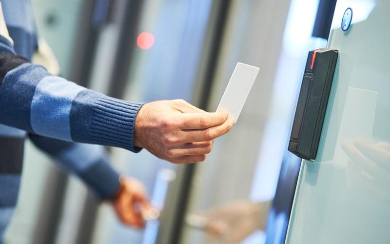 تفاوت دستگاه حضور و غیاب با دستگاه کنترل تردد
